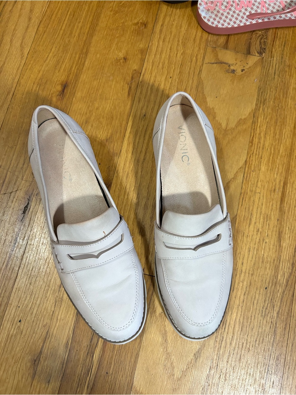 Vionic Waverly Women's Cream Penny Loafers Leather Upper Slip on Style Sz 8